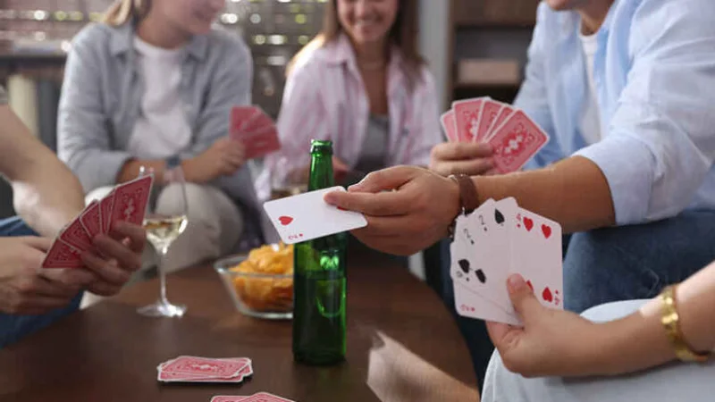 Three-player Filipino Tongits card game layout
